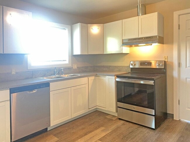 Photo - Remodeled 4-Plex Apartment - Attached Gara... Unidad 2104