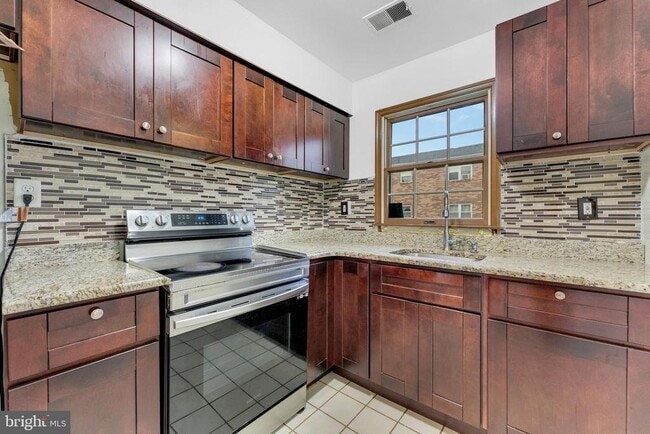 Building Photo - 1294 Jefferson Ave Unit A5 Rental