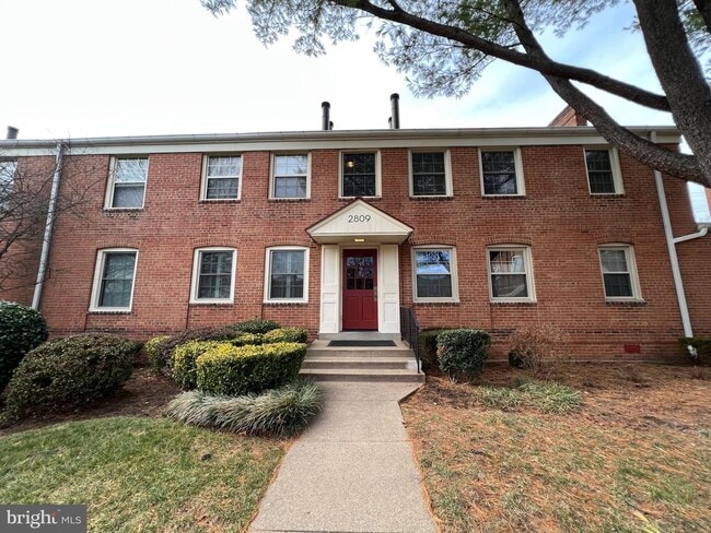 Building Photo - 2809 Arlington Blvd Unit 149