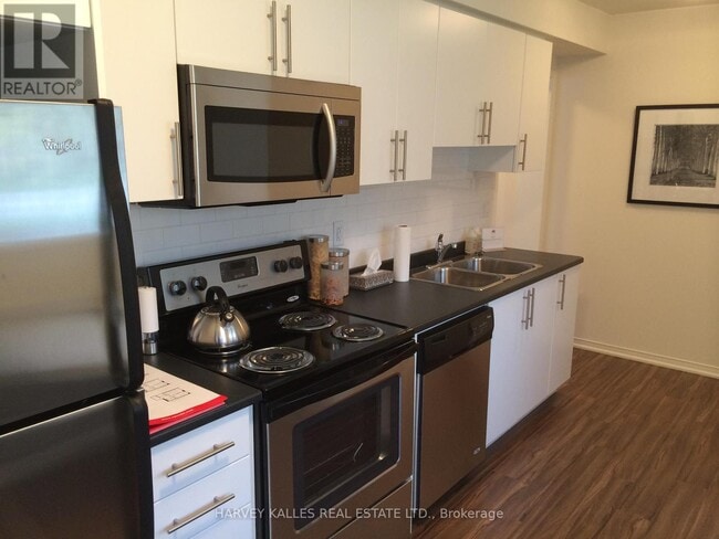 Photo - 1961 Victoria Park Ave