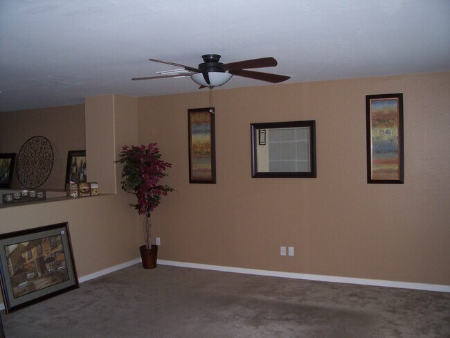 Photo - 330 S Farmer Ave