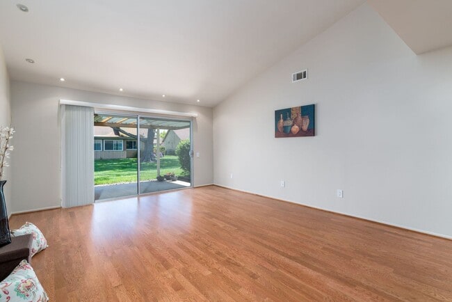 Photo - A beautiful Coranado II for Lease