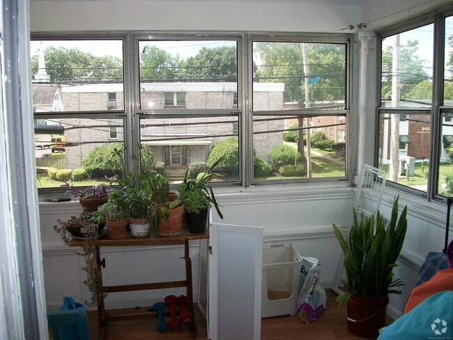 Building Photo - 985 Whalley Ave Unit 2 Rental