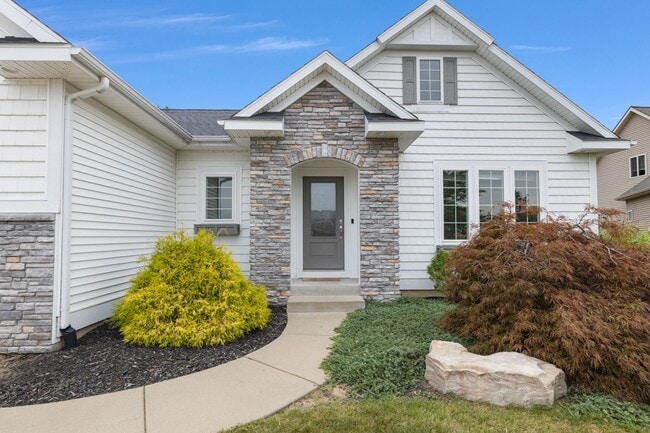 Building Photo - Spacious Elegance in Top-Rated School Dist... Rental
