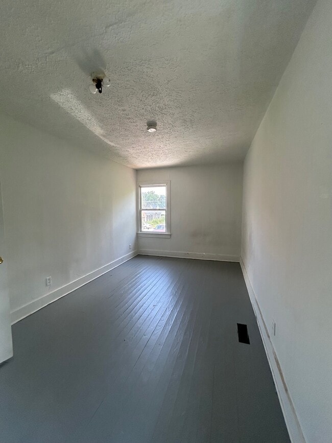 Photo - 417 W 15th St