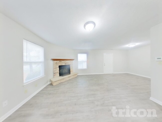 Photo - 1296 Edgewater Dr