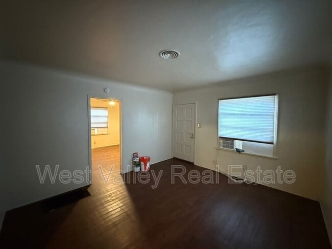 Photo - 1605 Howard Ave Unidad #B