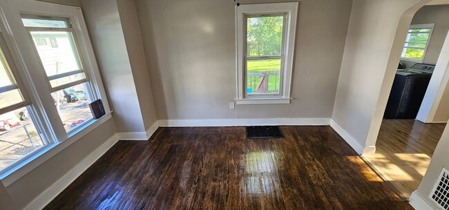 Building Photo - 3 bedroom house for rent