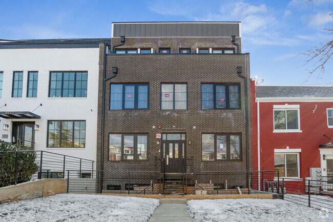 Building Photo - 1933 2nd St NE Unit 5 Rental