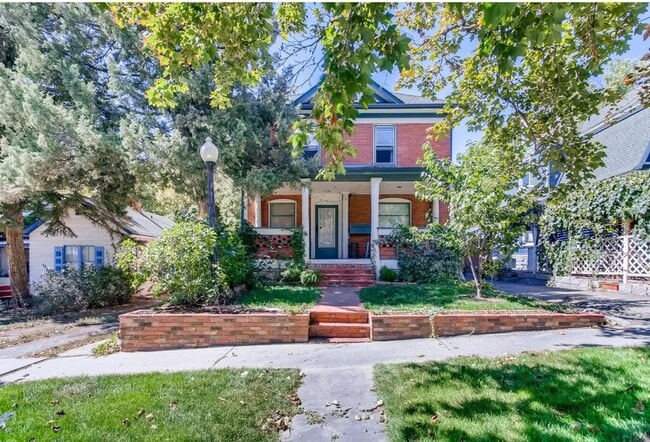 Building Photo - 1 Bedroom, 1 Bath blocks from Downtown Longmont Unit B