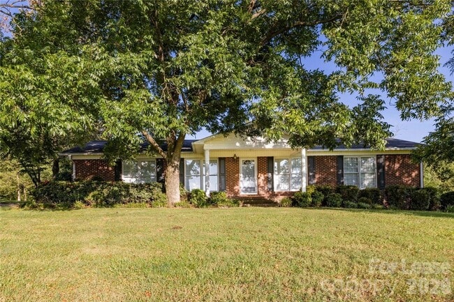 Building Photo - 34838 Ellen Rd