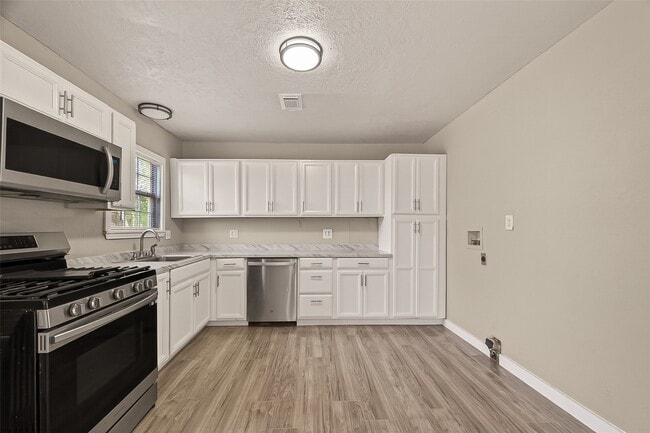 Photo - 1221 Parkway Dr