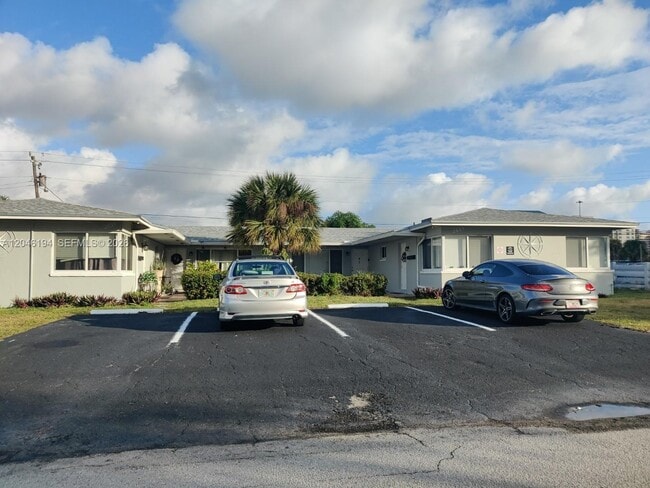 Photo - 2859 NE 30th St Unit 3