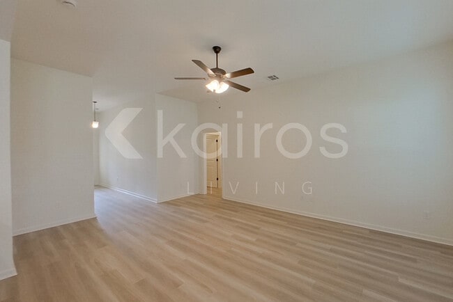 Photo - 121 Salvat Dr