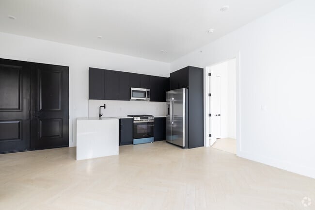 2BR, 2BA - 980SF - Dining Area / Living Room - 711 Main Ave