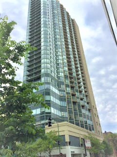 Building Photo - 111 W Maple St Unit 1605