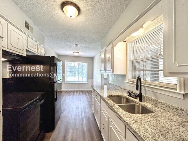 Photo - 2092 Hornsby Cove