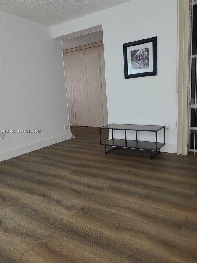 Photo - 17570 Atlantic Blvd Unidad 501