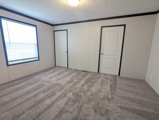 Photo - 661 Oregon St