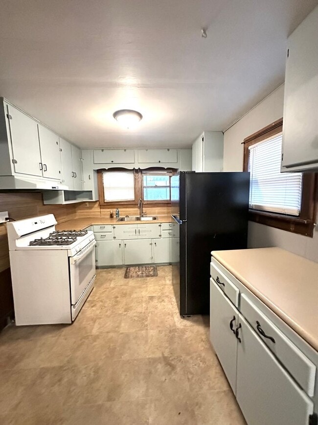 Photo - Versatile 2-Bedroom Home with Bonus Room and Spacious Yard