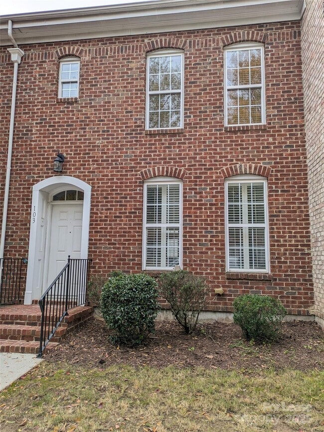 Photo - 103 Chawton Ln