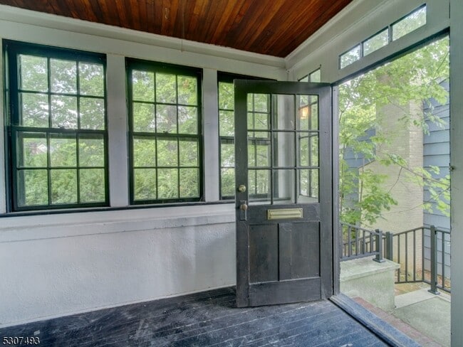 Photo - 449 Grove St