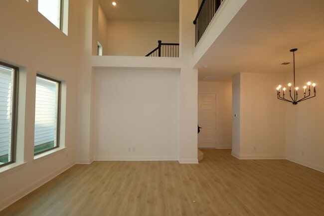 Photo - 1514 Roundup Way