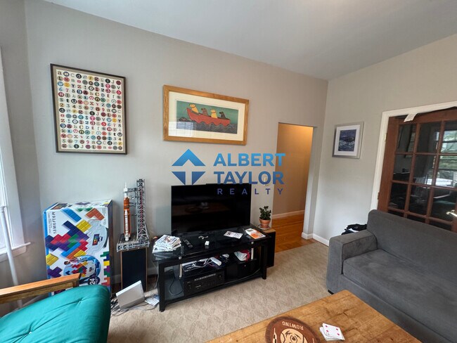Building Photo - 23 Tufts St Unit 2 Rental