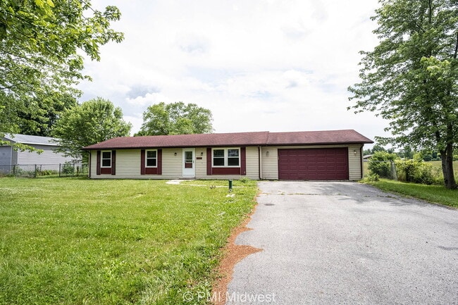 Building Photo - "Charming 3-Bed, 2-Bath Home in Noblesvill...