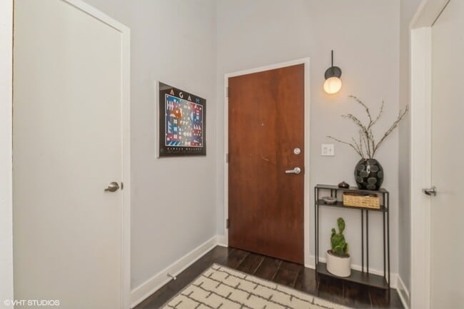Photo - 740 W Fulton St