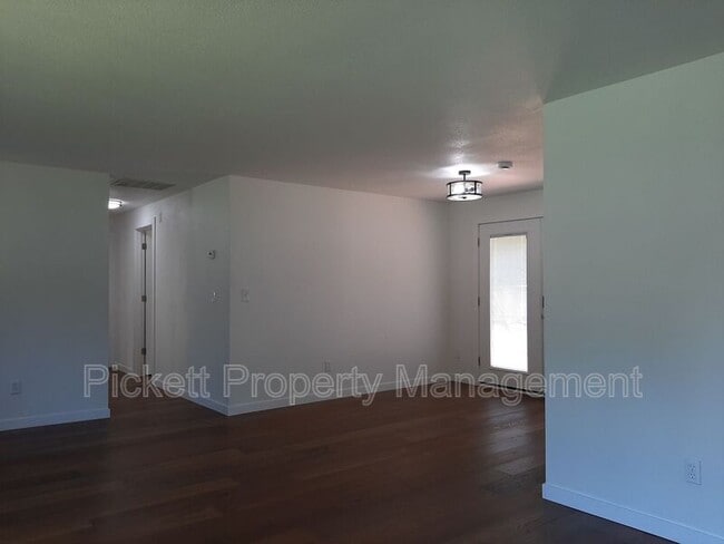 Photo - 212 NE Torval Canyon Rd