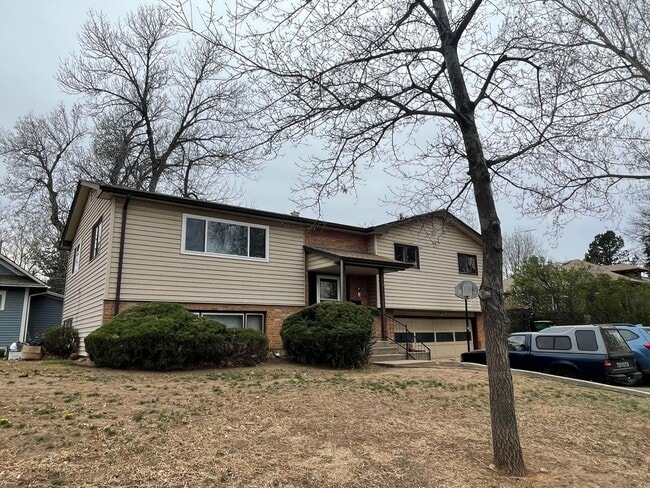 Building Photo - STUDENTS WELCOME! Split-Level Home in Midtown Ft. Collins