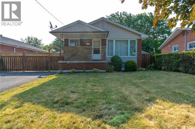 Photo - 107 W 33rd St