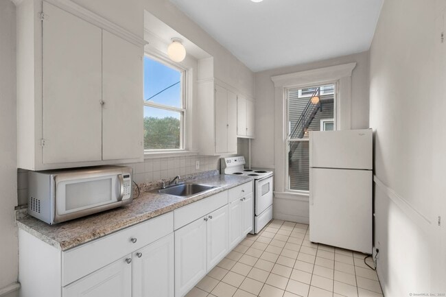 Building Photo - 113 E Main St Unit 5