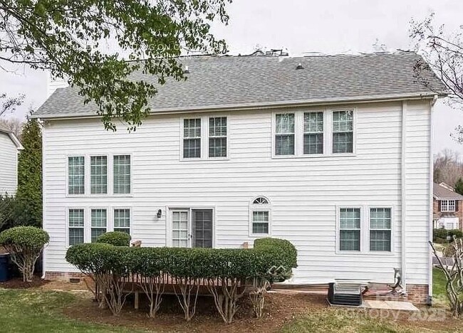 Photo - 15832 Hollingbourne Rd