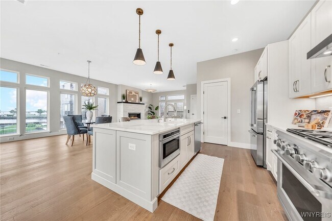 Photo - 272 Lakefront Blvd