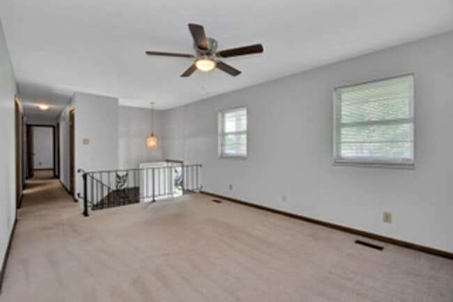 Photo - Knoxville 37934 - Split-level Home with 4 Bedrooms, 2 Baths & a 2-car garage. Call Lisa Vineyard ...