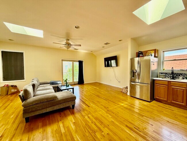 Photo - 264 Custer Ave Unit 2