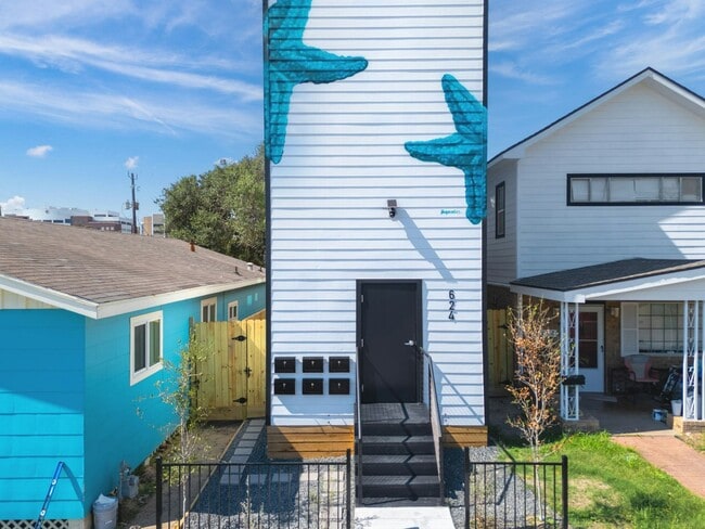 Building Photo - 624 Avenue H Unit C