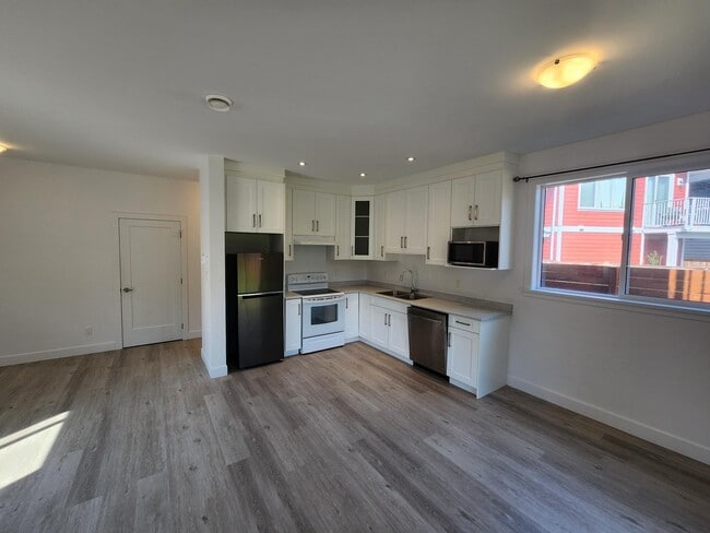 Photo - 5863 Deuchars Dr