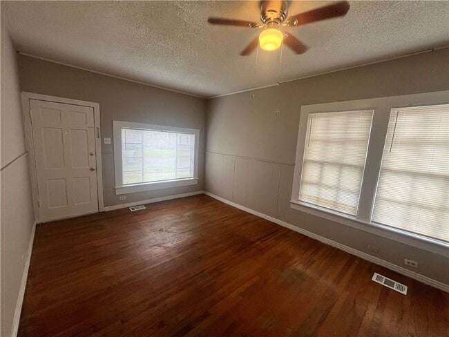 Photo - 1705 Buck St