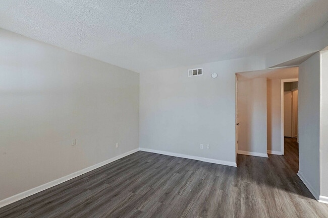 303_5231_Web_Final - Heron Lakes Apartments