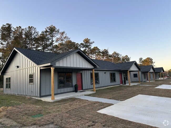 Building Photo - 240 Sunset Cir Rental