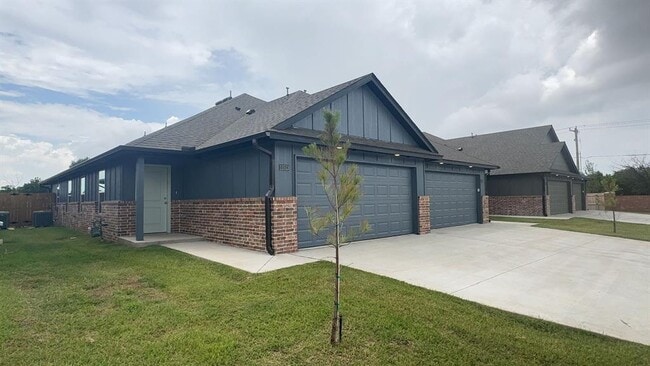 Photo - 11513 University Dr