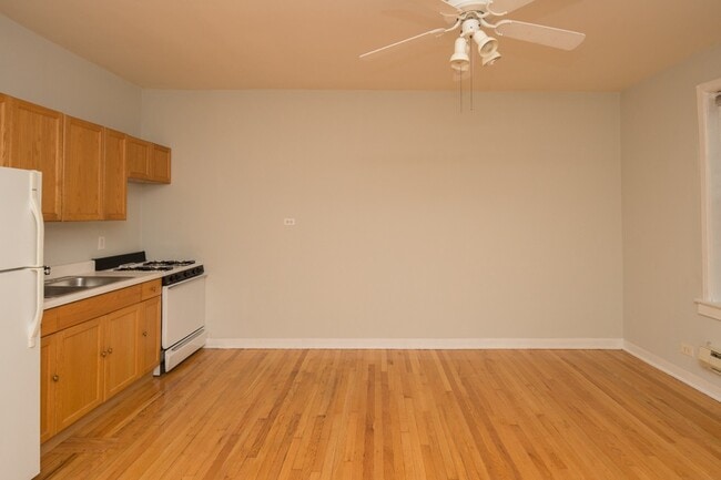 Photo - 1055 W George St Unit 211