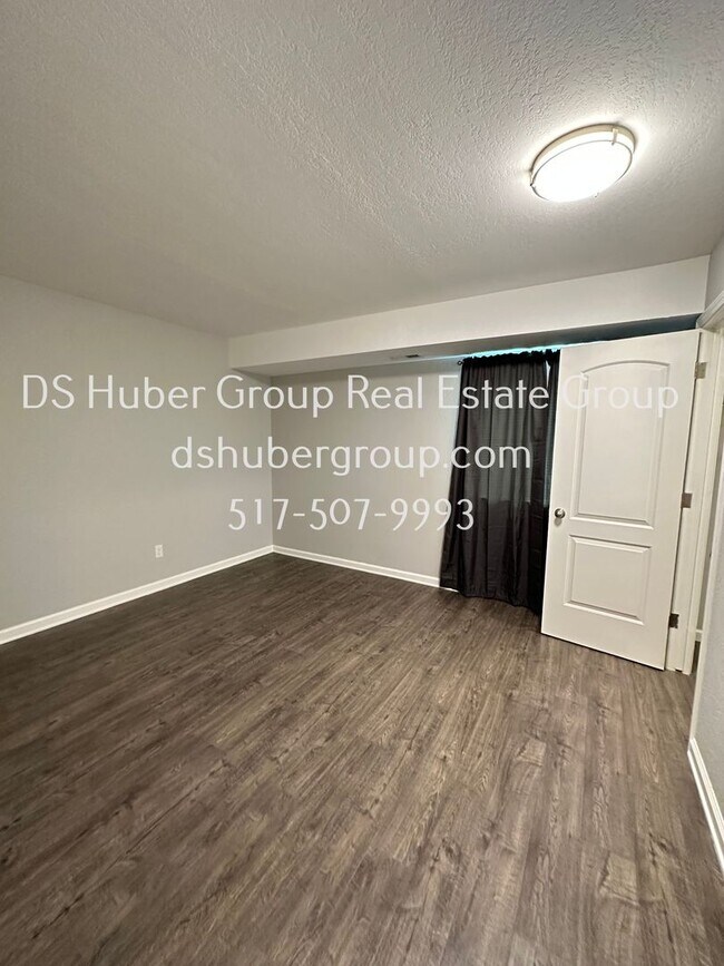 Photo - 5400 Maple Ridge Rd House