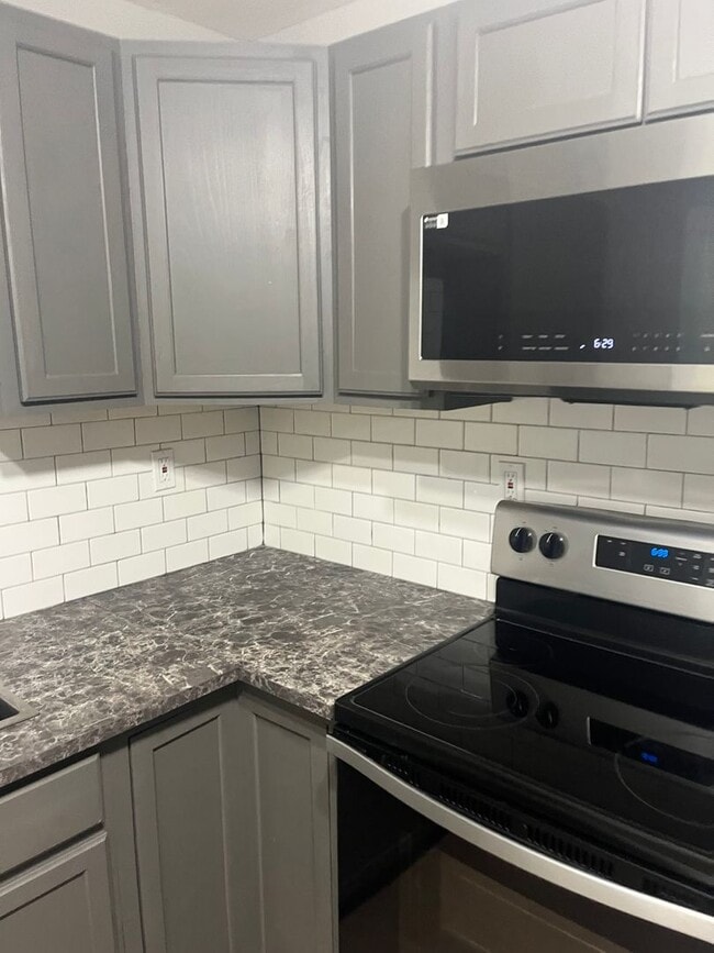 Photo - 2 BR/1BA | Newly Renovated Unit| In Scottsdale, Georgia