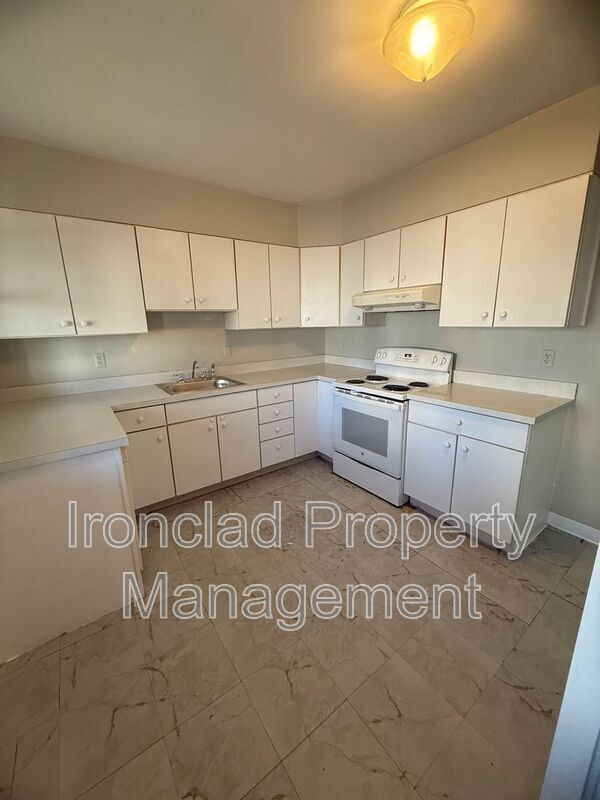 170-174 Liberty St. - 170-174 Liberty St. Unidad 170 Rental