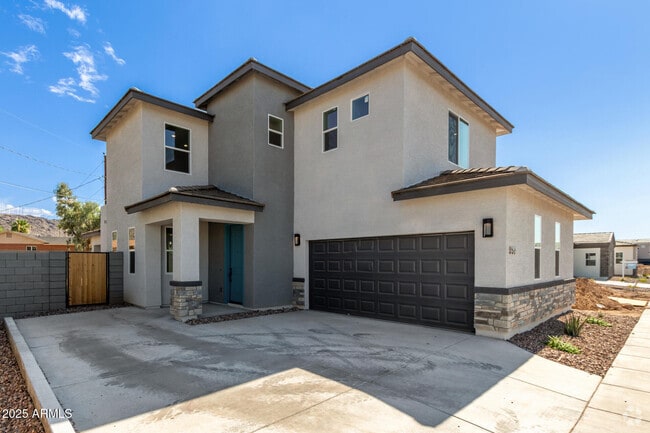 Building Photo - 957 E Desert Dr Rental