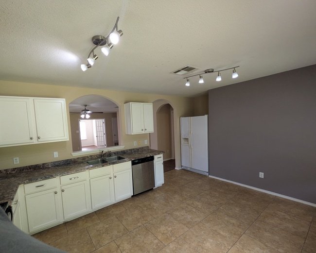 Photo - 133 Carolyns Way